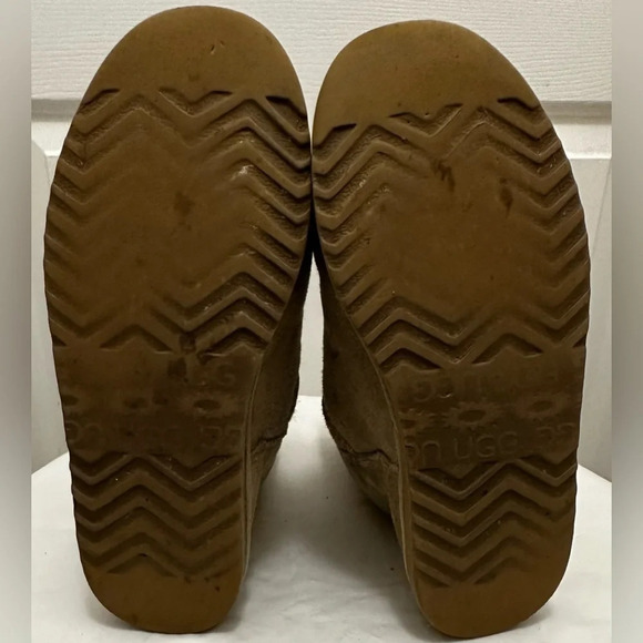 Women’s Ugg Classic Short Boots in Sand Size 10 - Picture 5 of 5